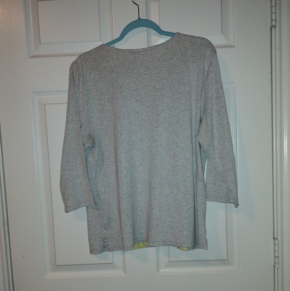 Karen Scott. Size 1X. 3/4 length sleeve gray with gray and yellow design. - Picture 4 of 7